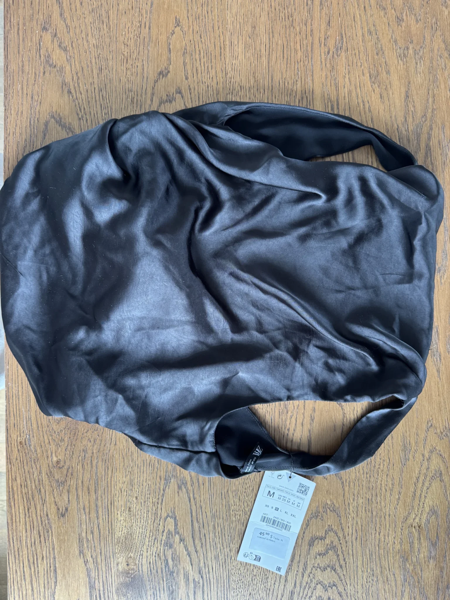 Featured image for Haut camisole effet soie avec dos ouvert