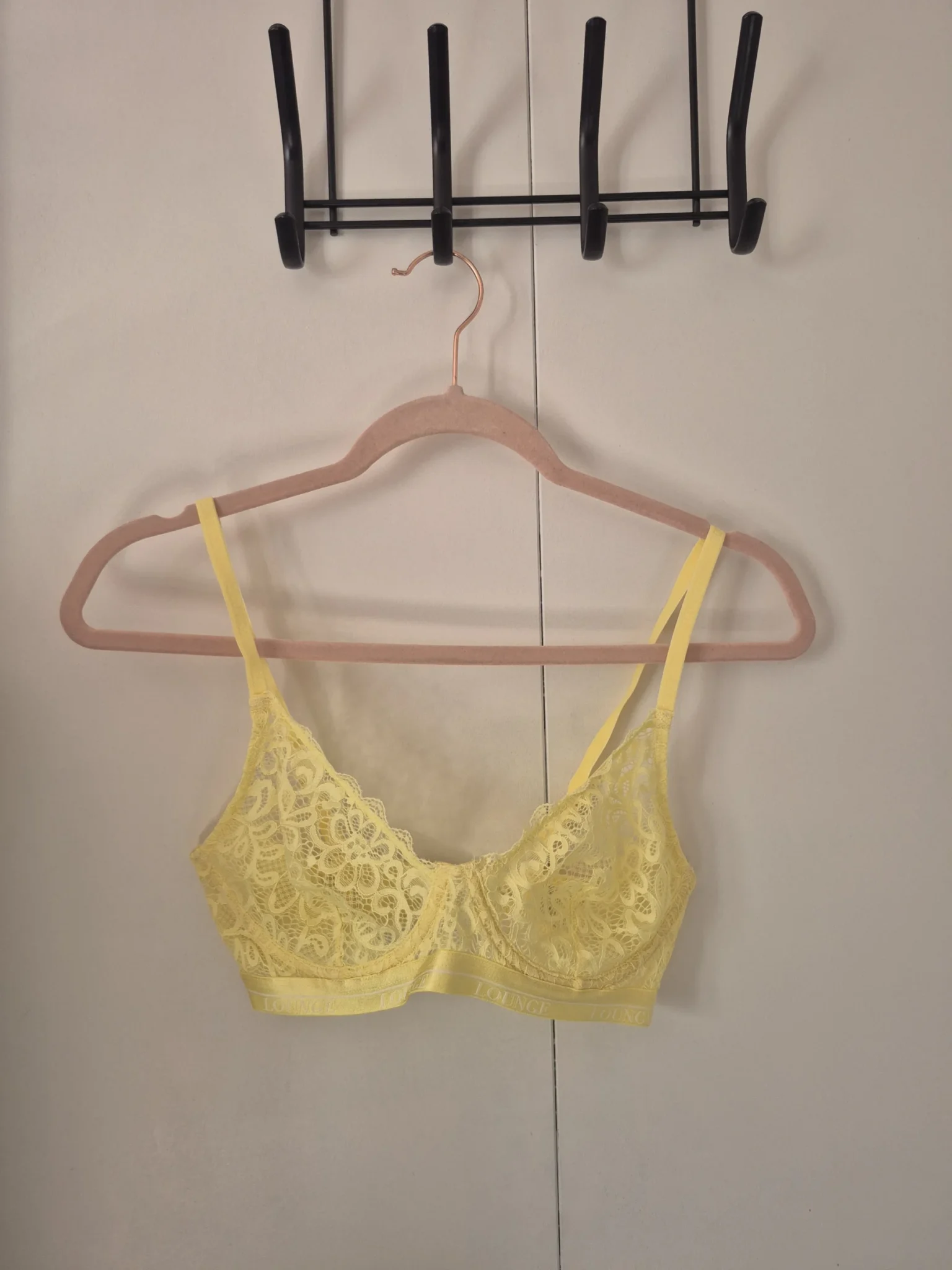 Featured image for Lounge underwear balcony 32D