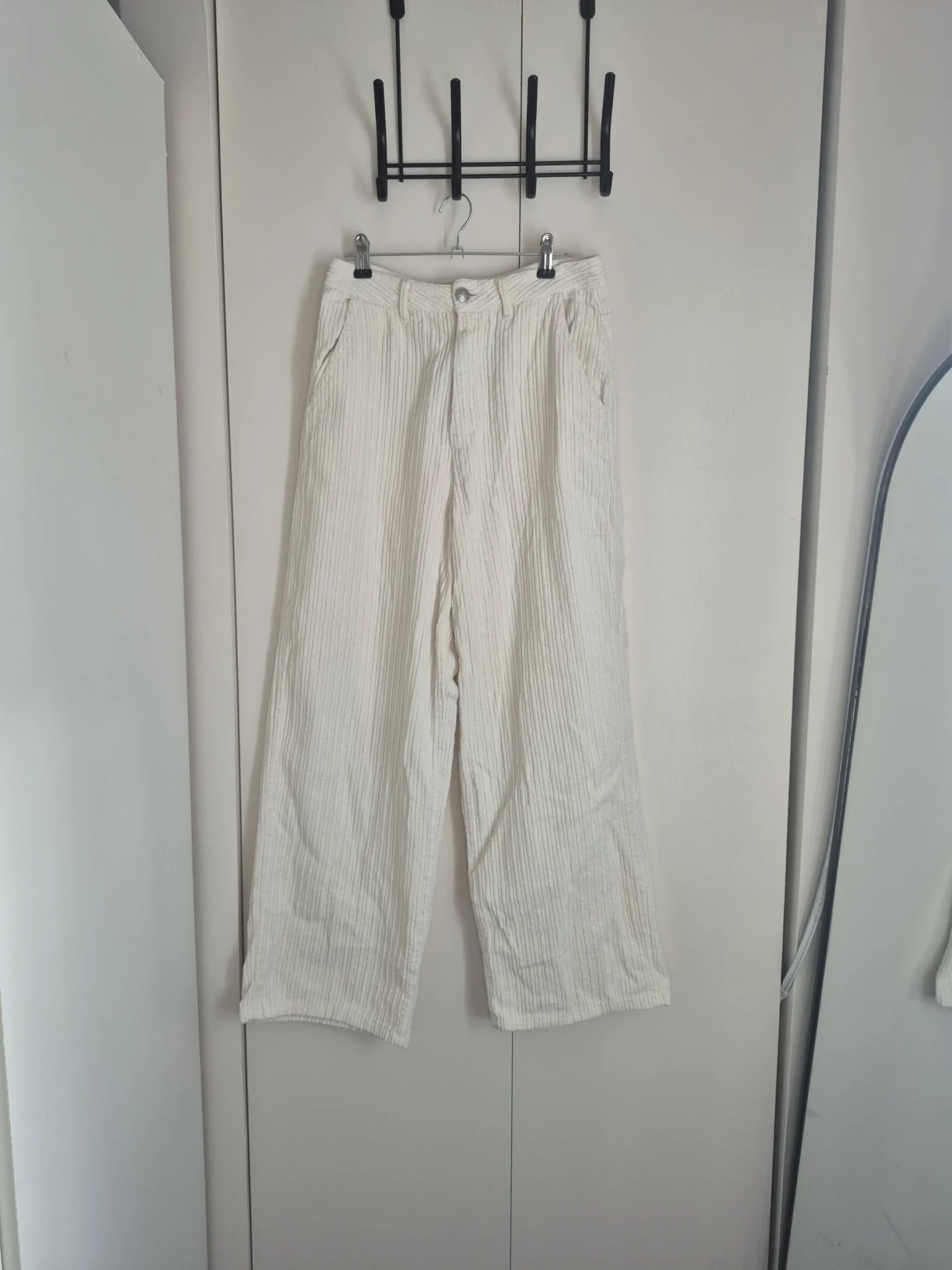 Featured image for Pantalon Zara taille haute grandeur 06 / 28