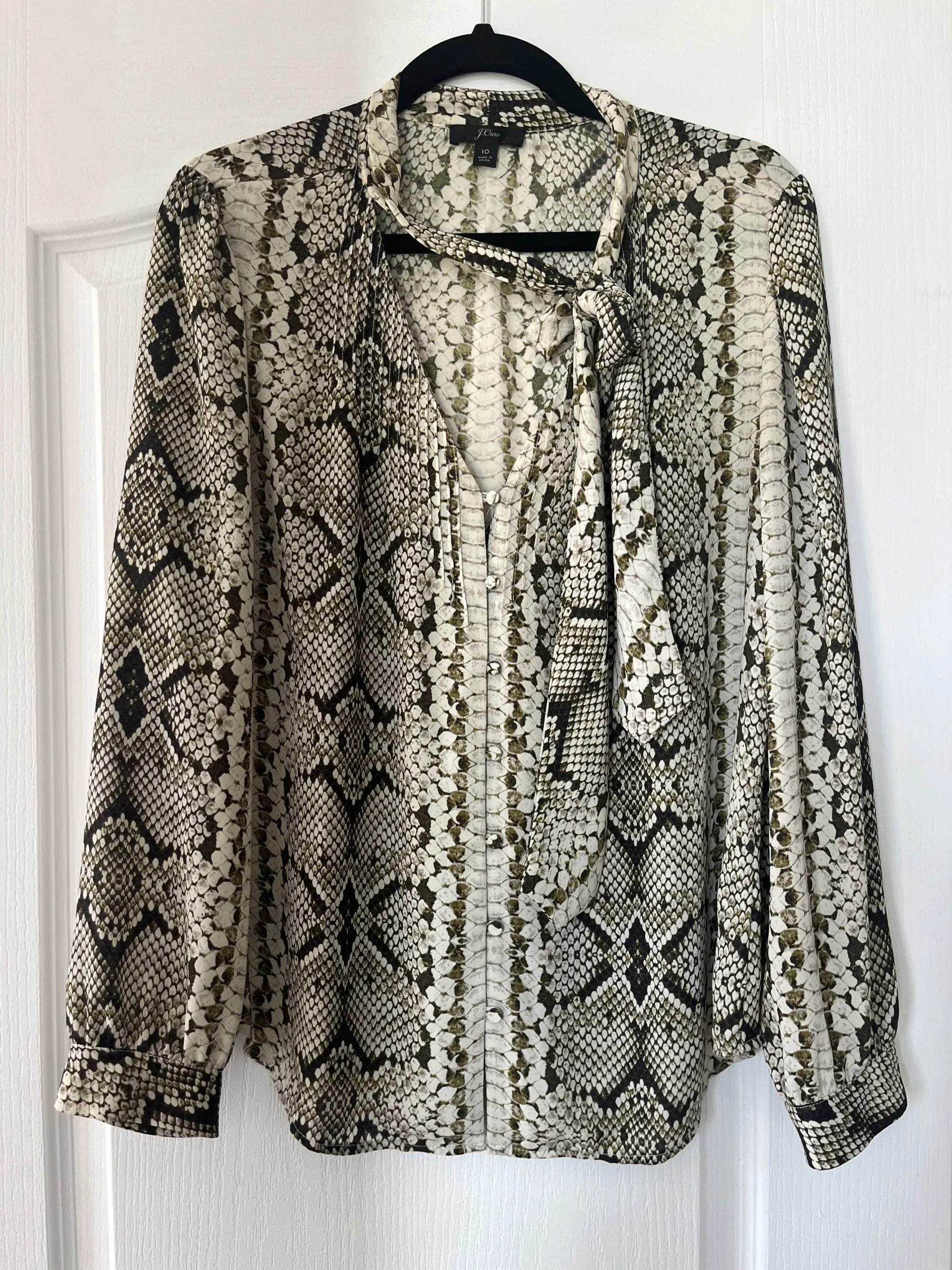 Blouse JCrew taille 10 motifs python col lavallière JCrew seconde main