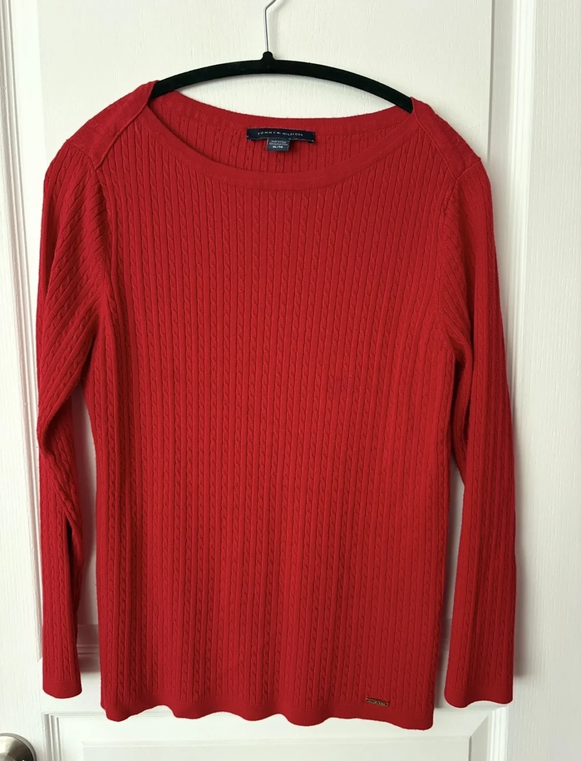 Featured image for Chandail rouge - Tommy Hilfiger