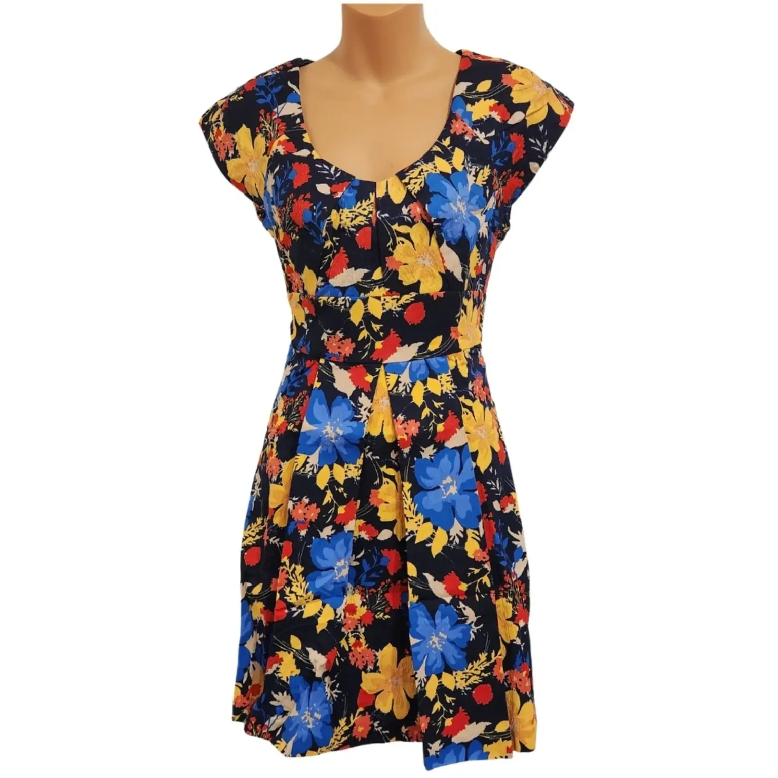 Featured image for Retro-inspired floral dress