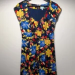 Thumbnail for Retro-inspired floral dress