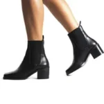 Featured thumbnail for Bottines en cuir noir de L'Intervalle