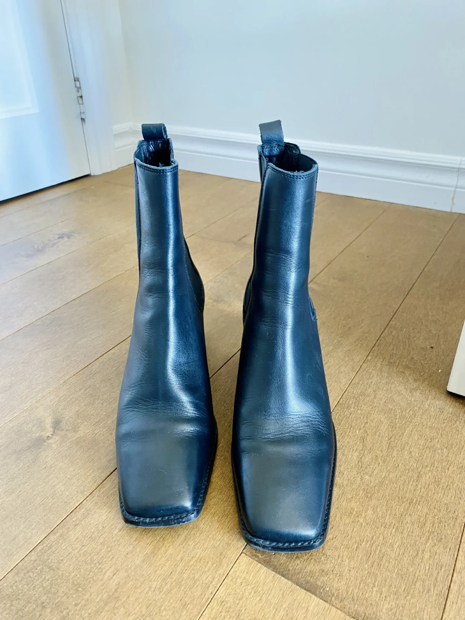 Image for Bottines en cuir noir de L'Intervalle