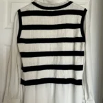 Thumbnail for Blouse blanche avec bandes bleu marine,  avec lainage intégré