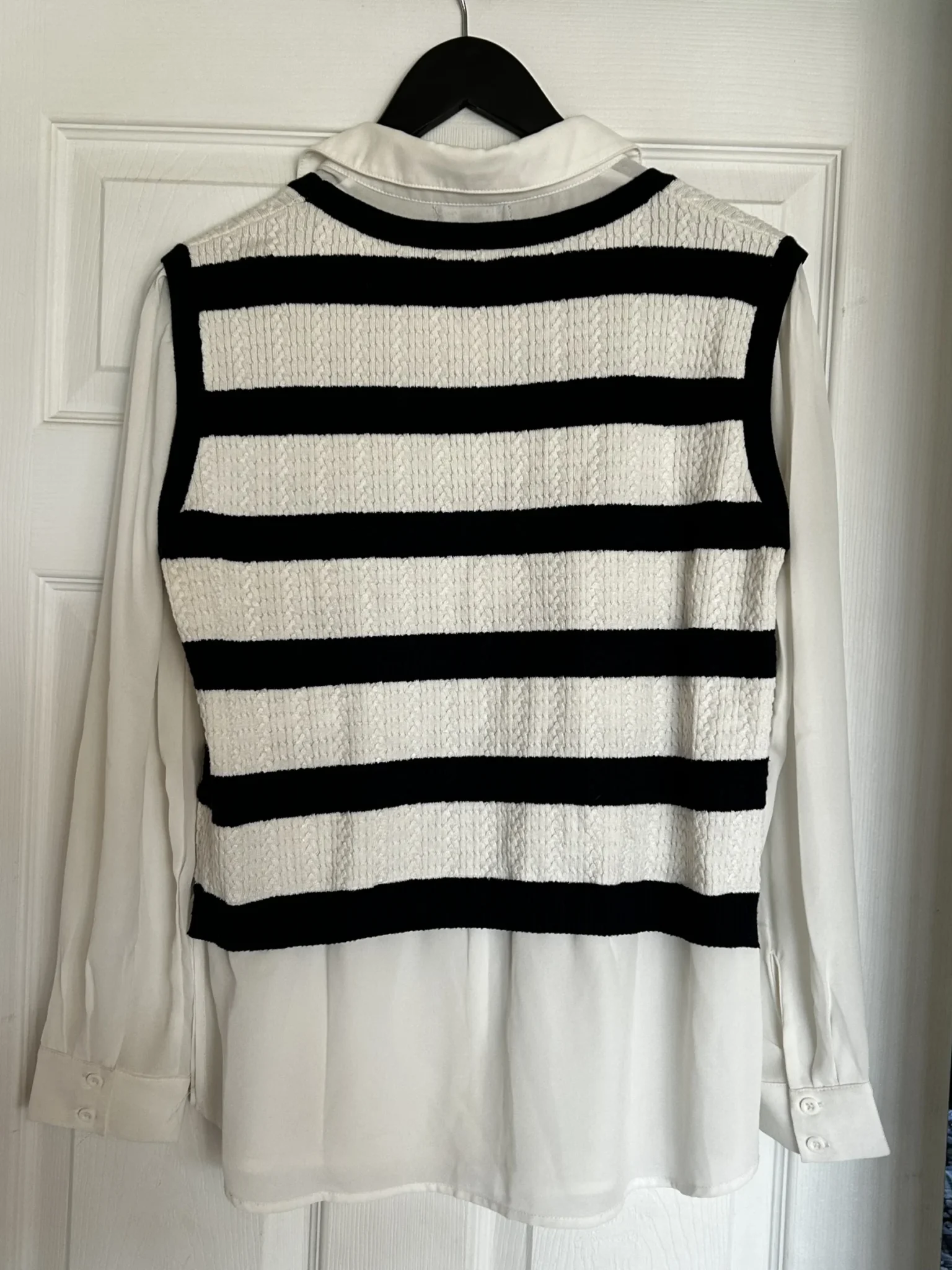 Image for Blouse blanche avec bandes bleu marine,  avec lainage intégré