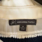 Thumbnail for Blouse blanche avec bandes bleu marine,  avec lainage intégré