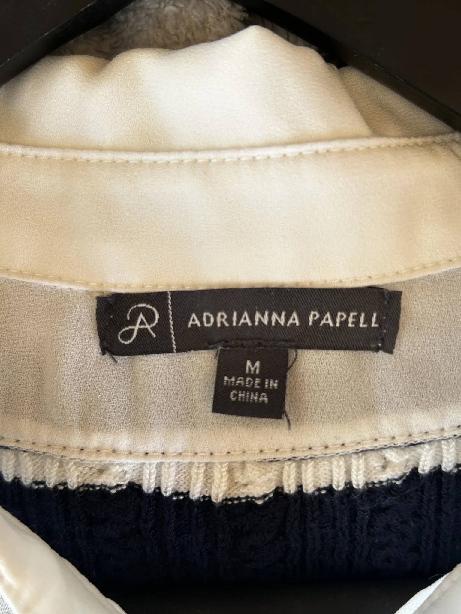 Image for Blouse blanche avec bandes bleu marine,  avec lainage intégré
