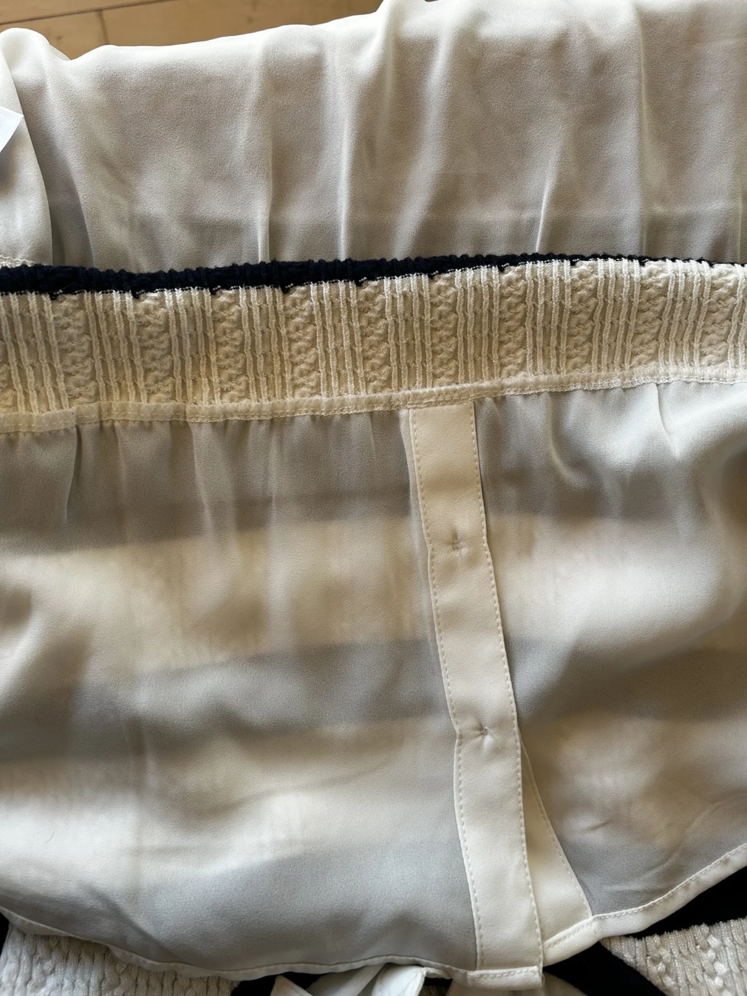 Image for Blouse blanche avec bandes bleu marine,  avec lainage intégré