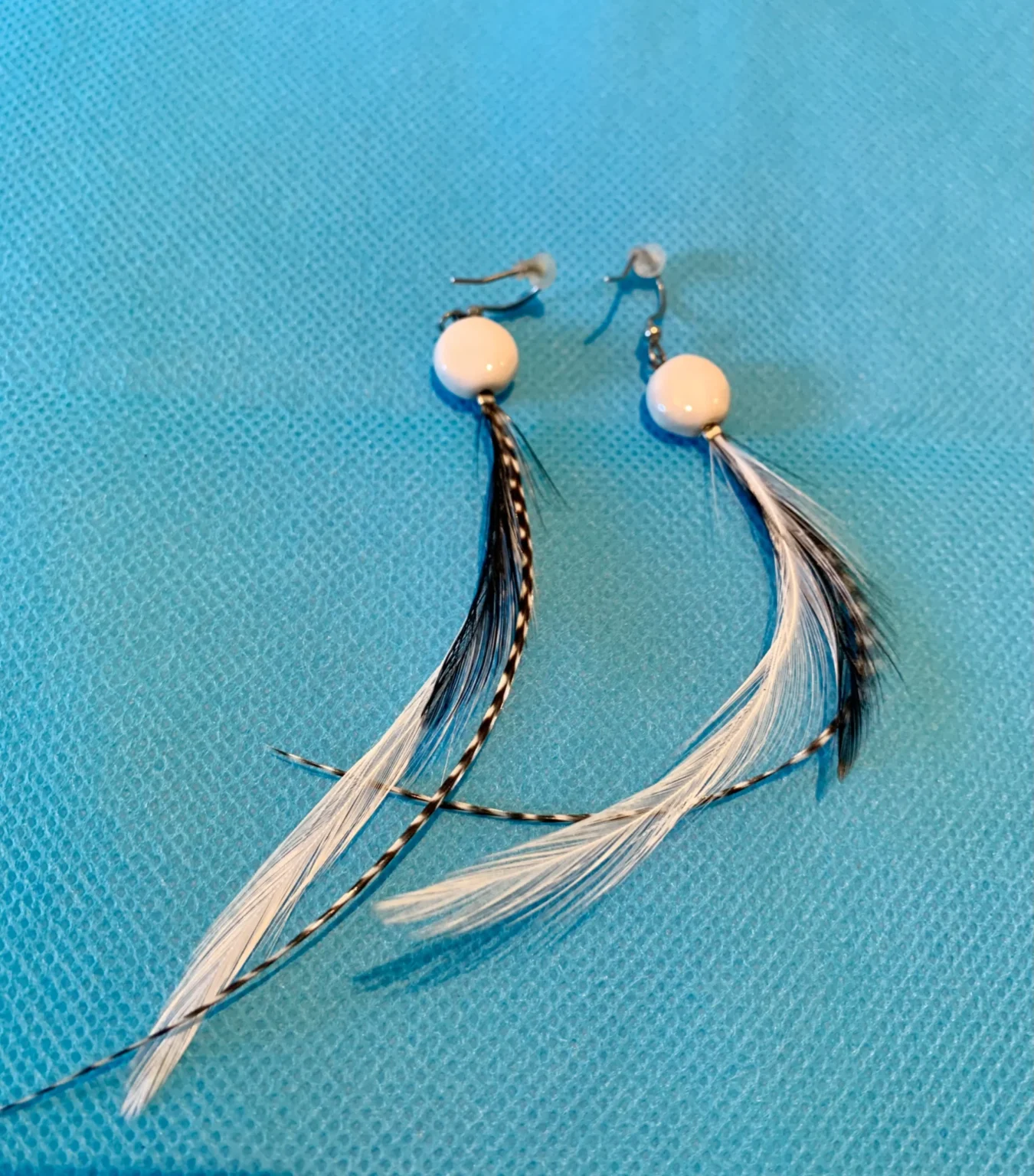 Featured image for Artisane Québécoise - Boucles d'oreille à plumes