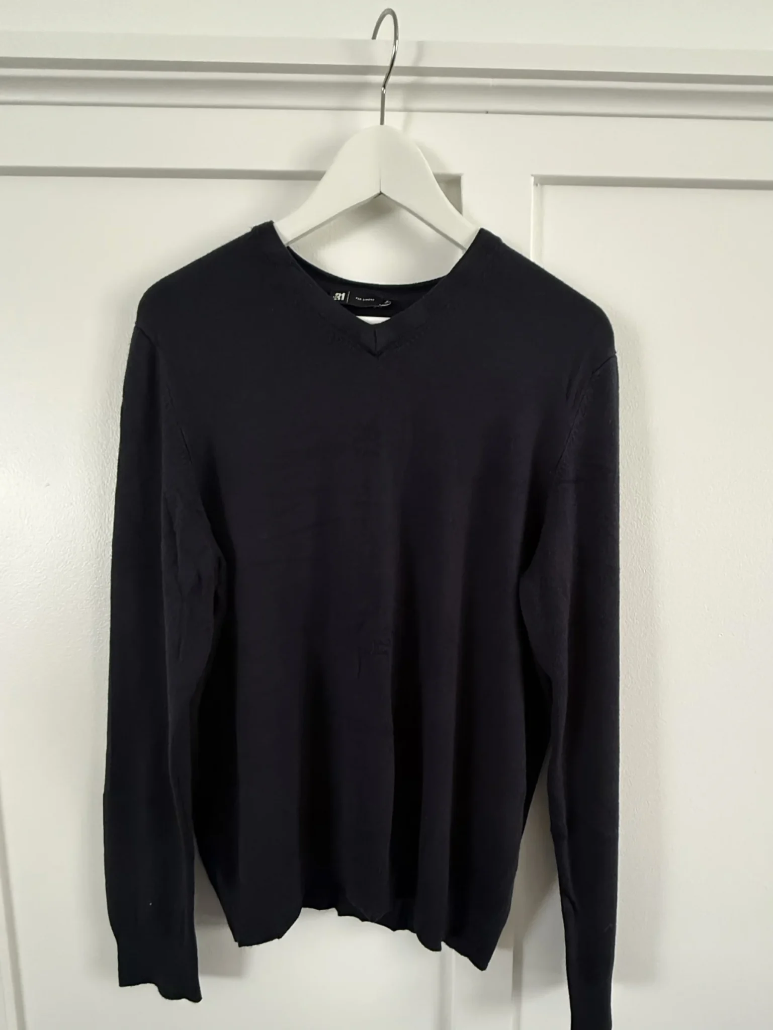 Featured image for Bamboo rayon V-neck jumper