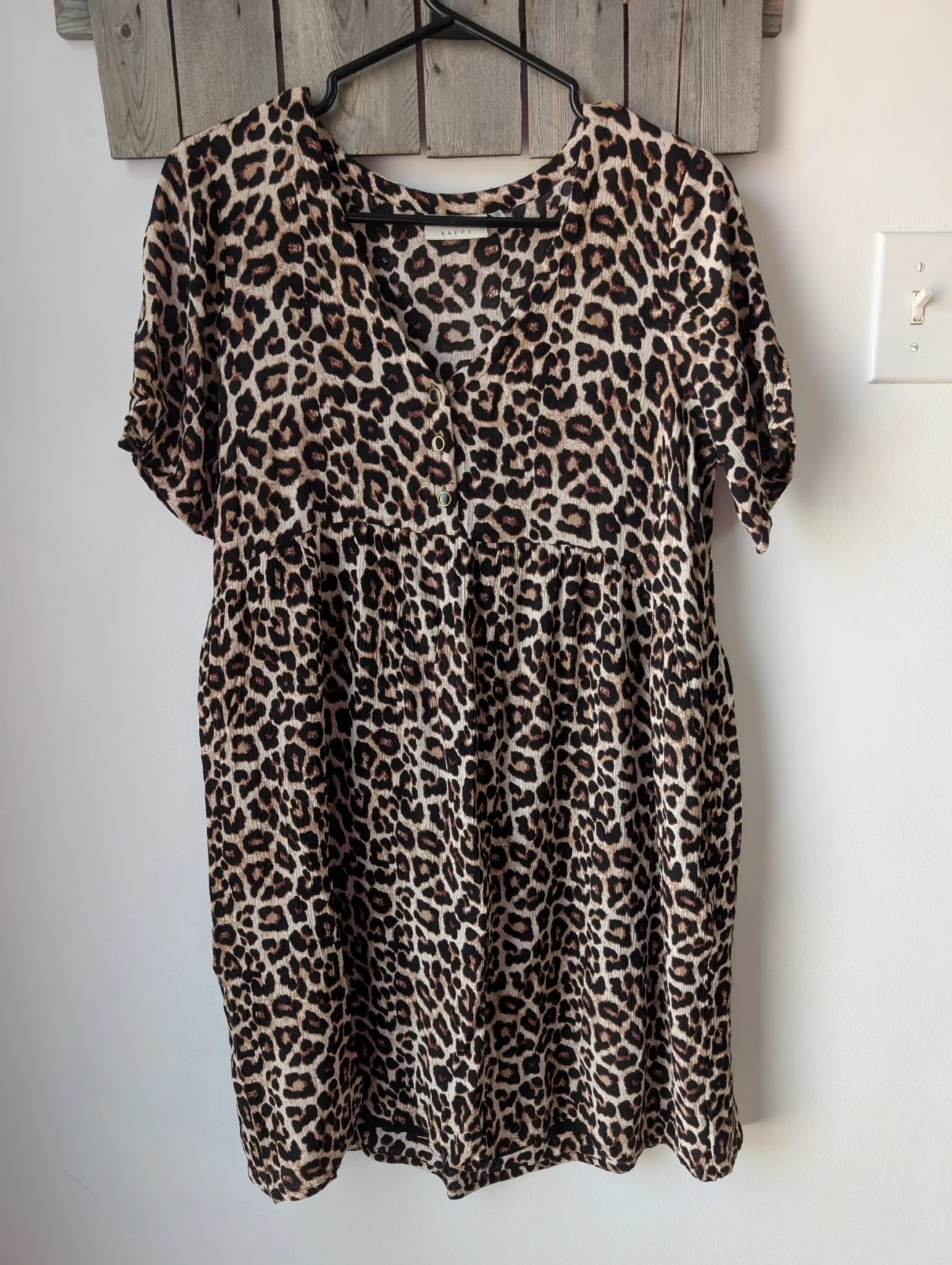 Featured image for Robe kaffe motif léopard