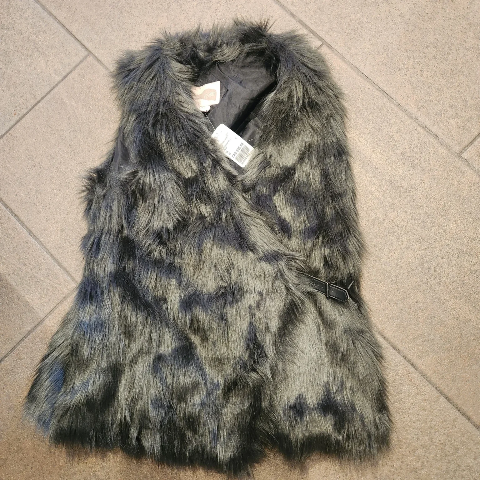 Featured image for Veste en simili-fourrure vert forêt