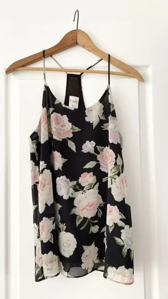Featured image for *VENTE* Camisole fleurie chic