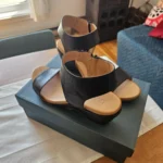 Featured thumbnail for Sandales en cuir à talon compensé (Bueno)