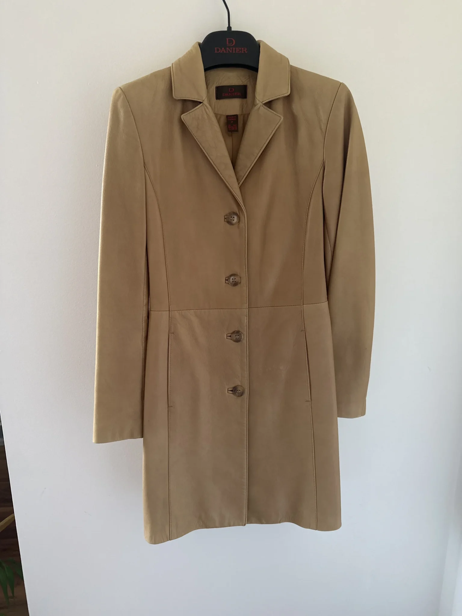 Featured image for Manteau mi-long 100 % cuir Danier