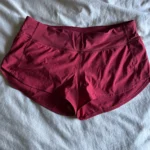 Featured thumbnail for Short speed up taille basse lululemon