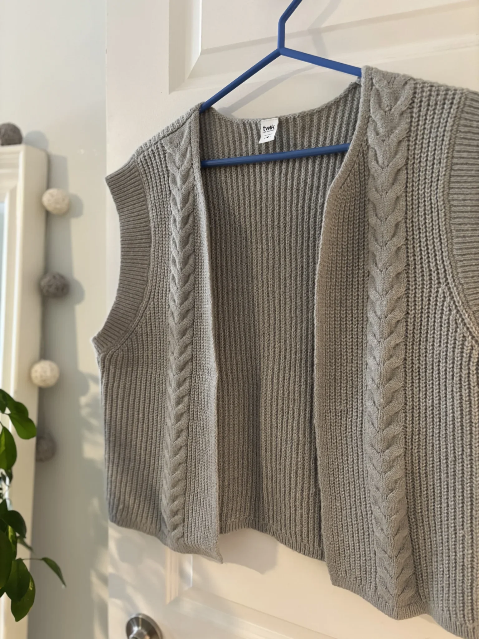 Featured image for Sleeveless jacket