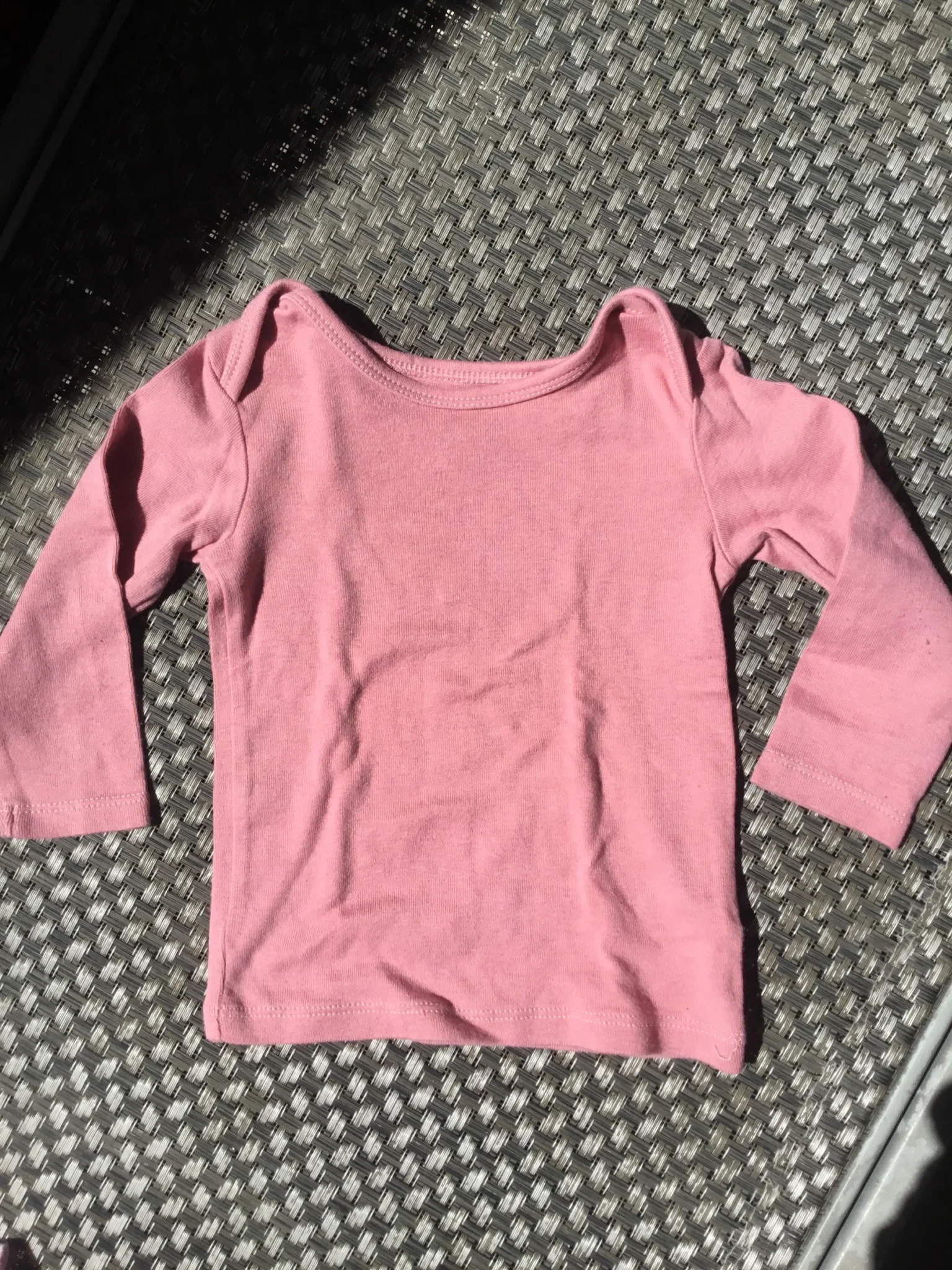 Featured image for Chandail rose foncé h et m 4-6 mois