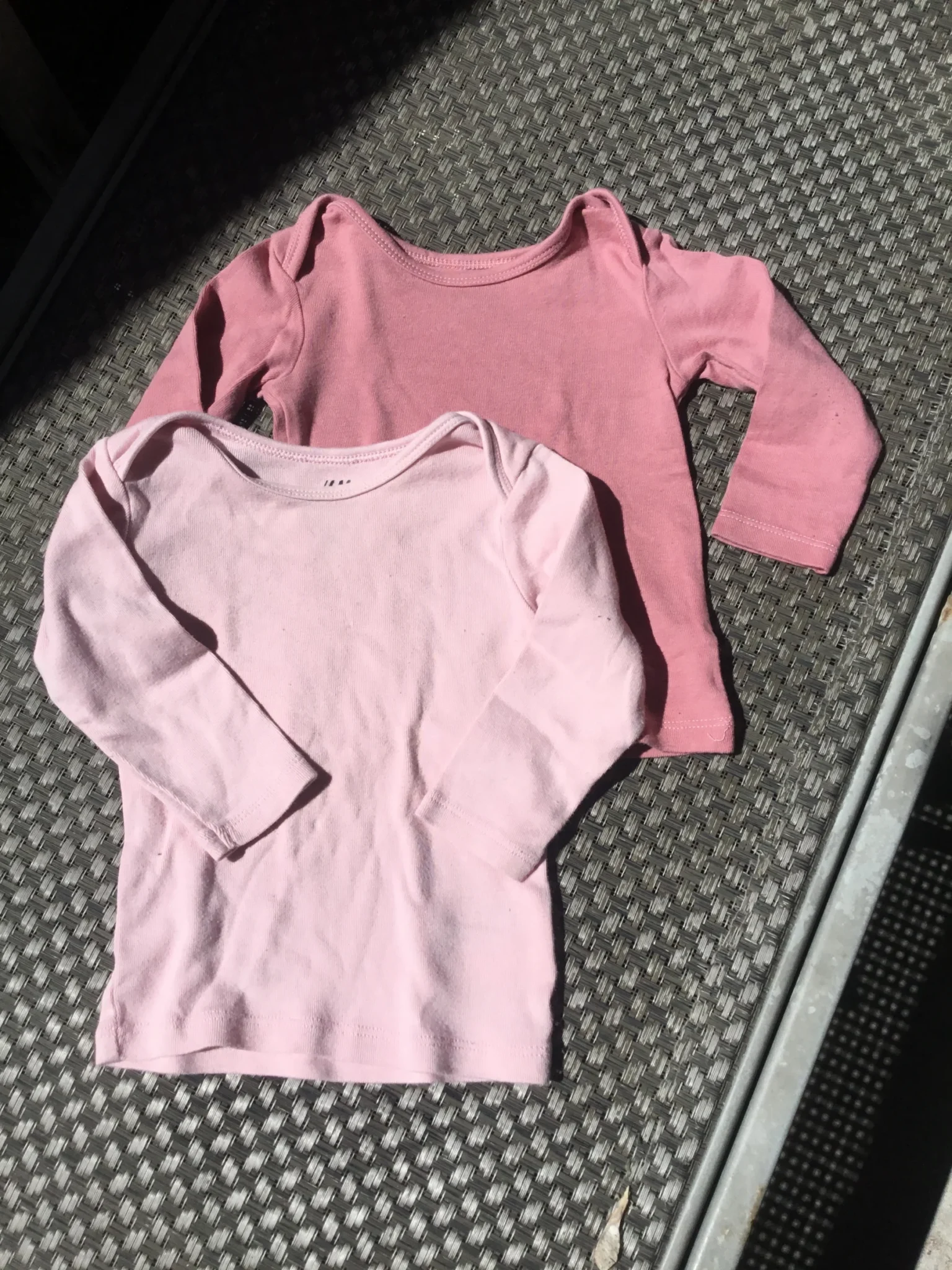 Image for Chandail rose foncé h et m 4-6 mois