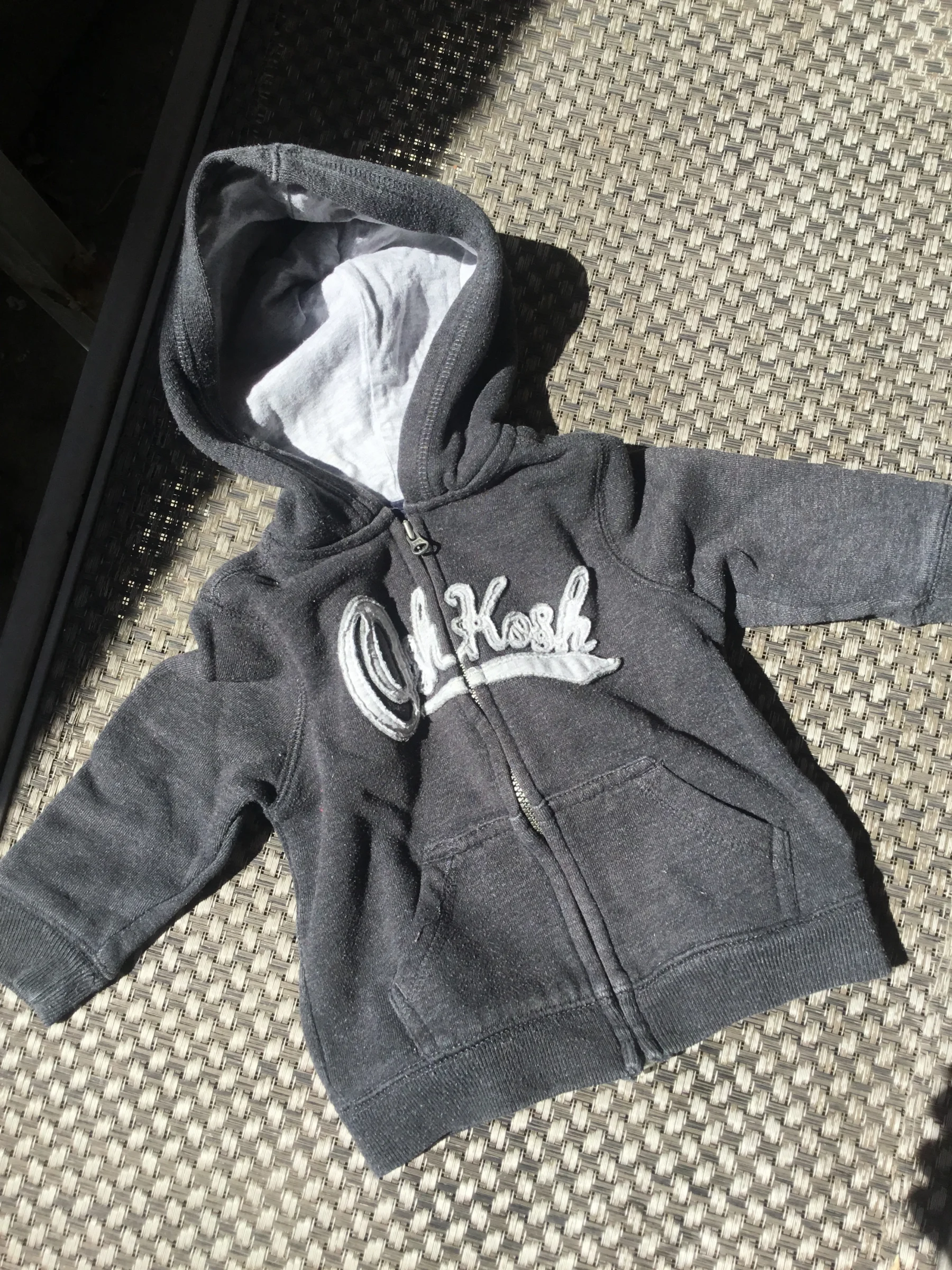 Gilet veste zip coton ouaté gris foncé 6 - 9 mois OshKosh seconde main