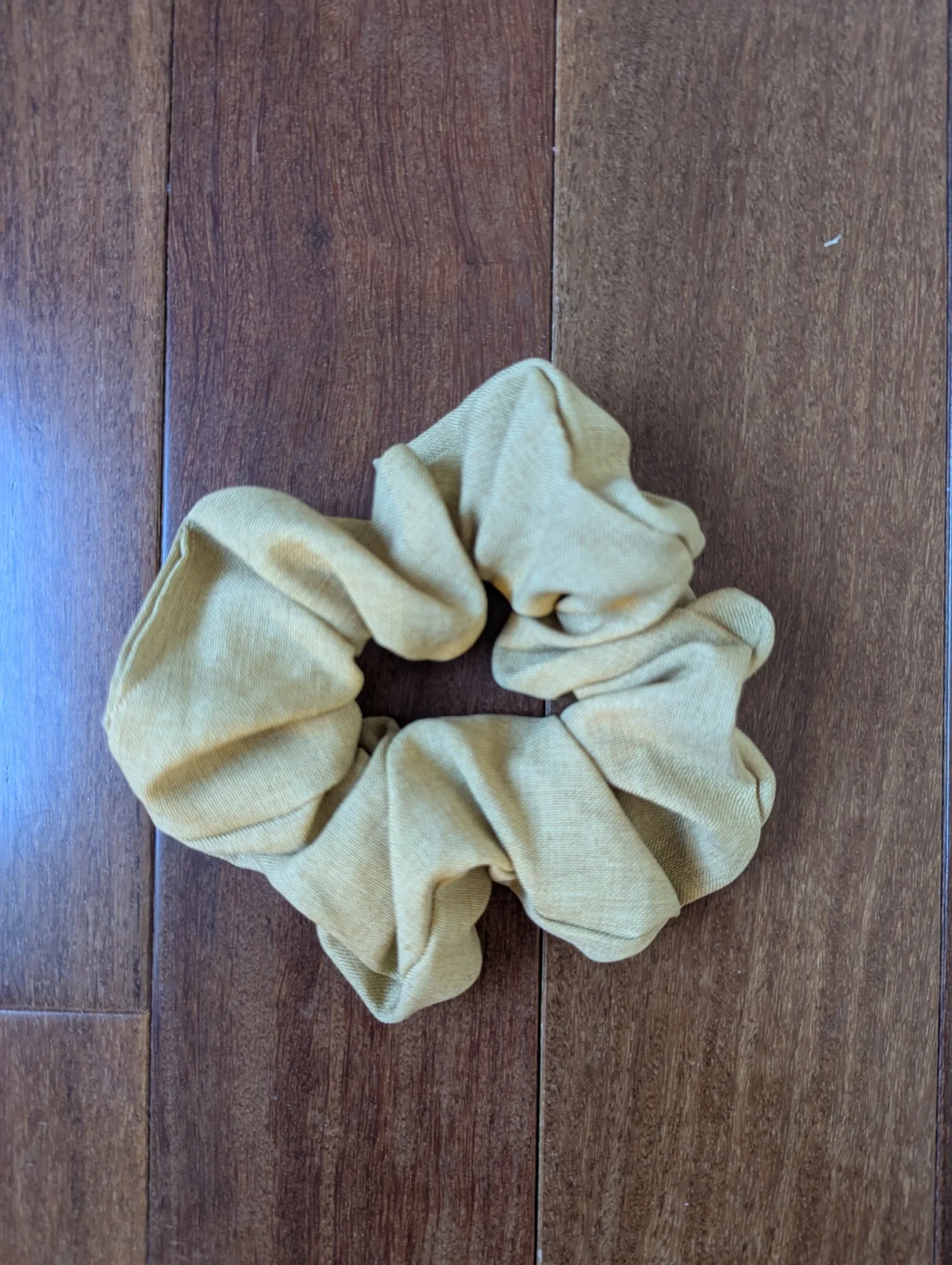Featured image for Chouchou jaune doré Rose maternité