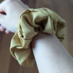 Thumbnail for Chouchou jaune doré Rose maternité