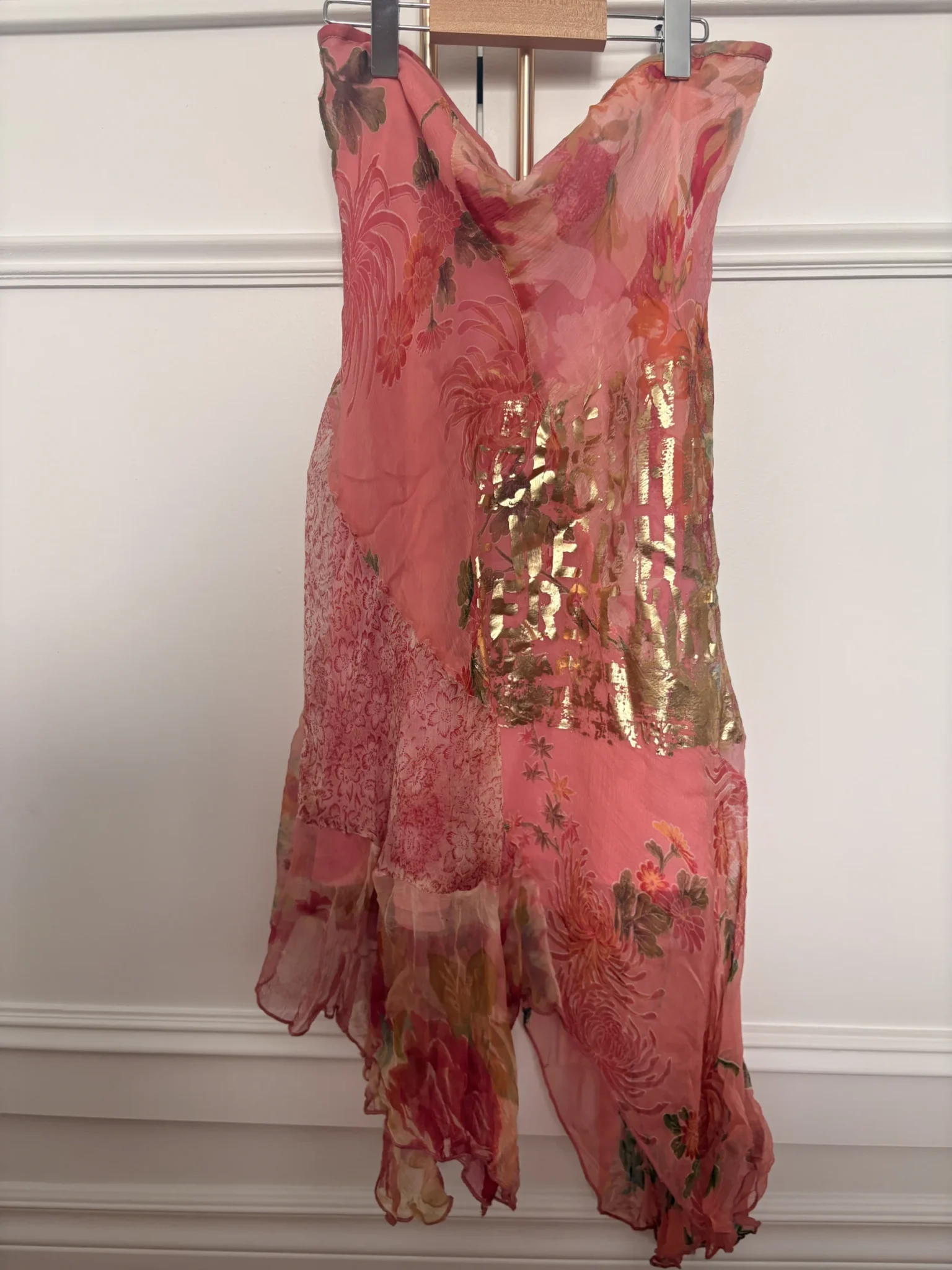 Featured image for Rare jupe chic par Guess Collection