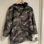 Featured thumbnail for Manteau de style camouflage