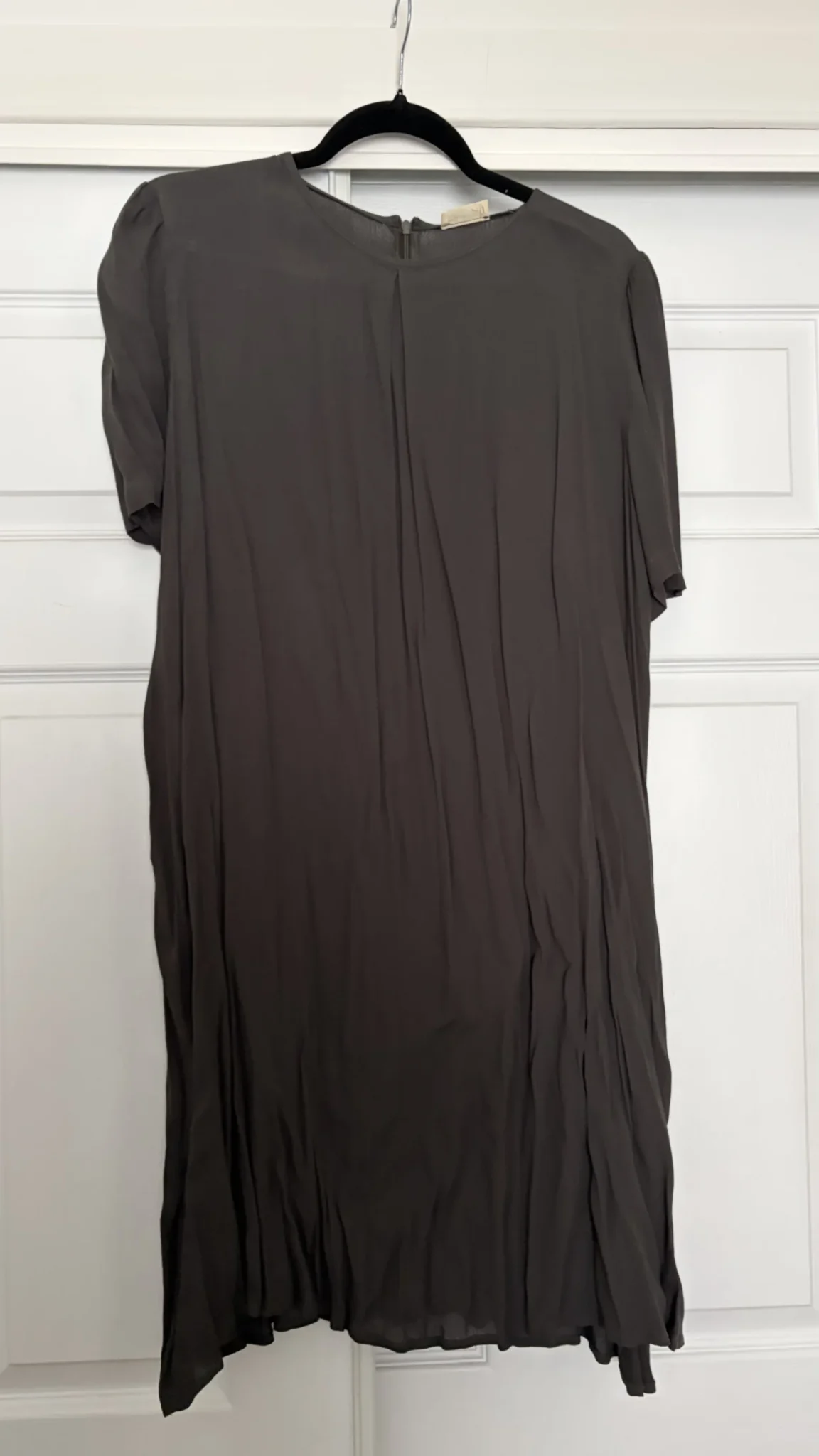 Featured image for Robe grise Naif