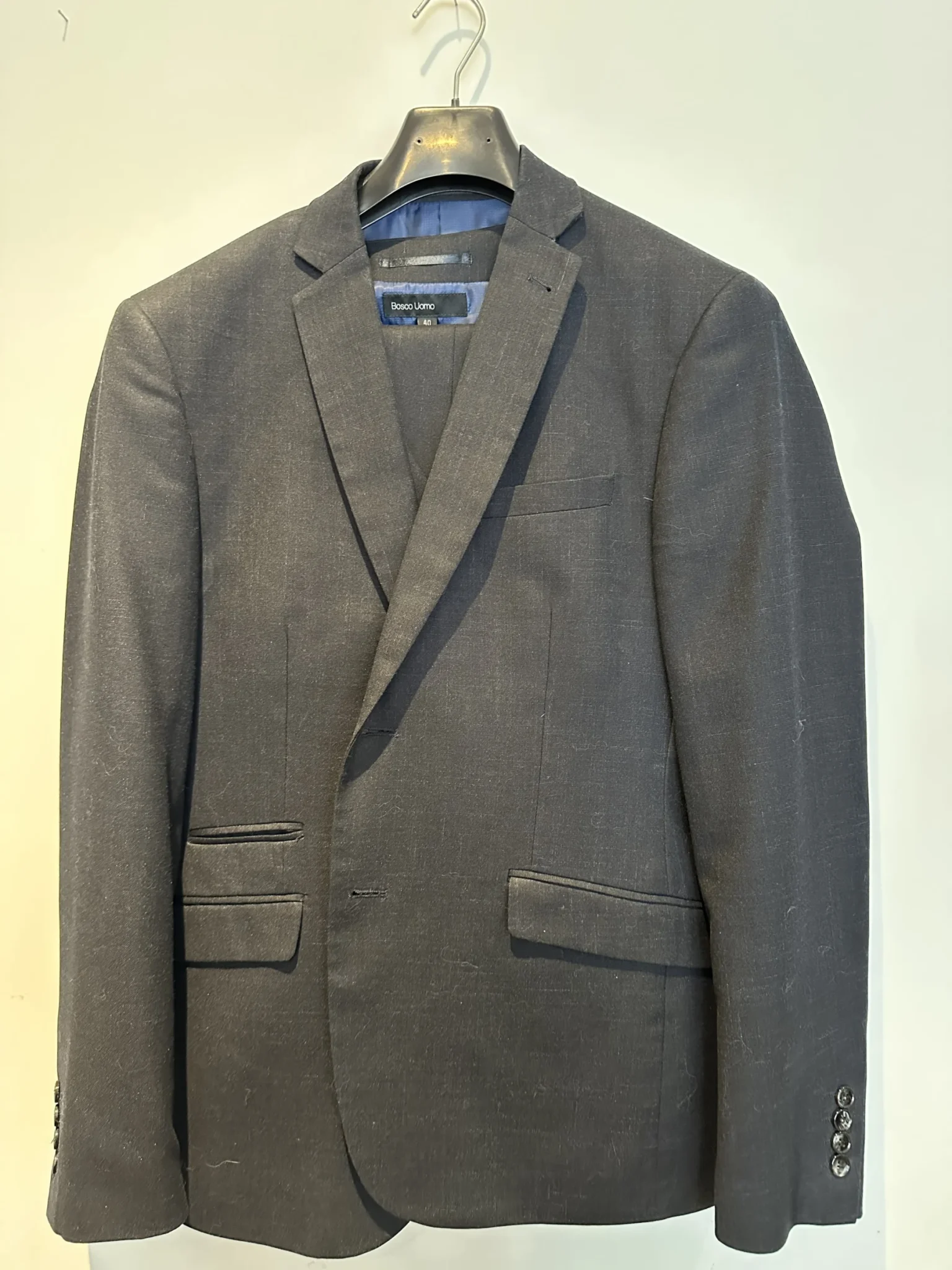 Featured image for Habit complet avec petite veste bleu foncée