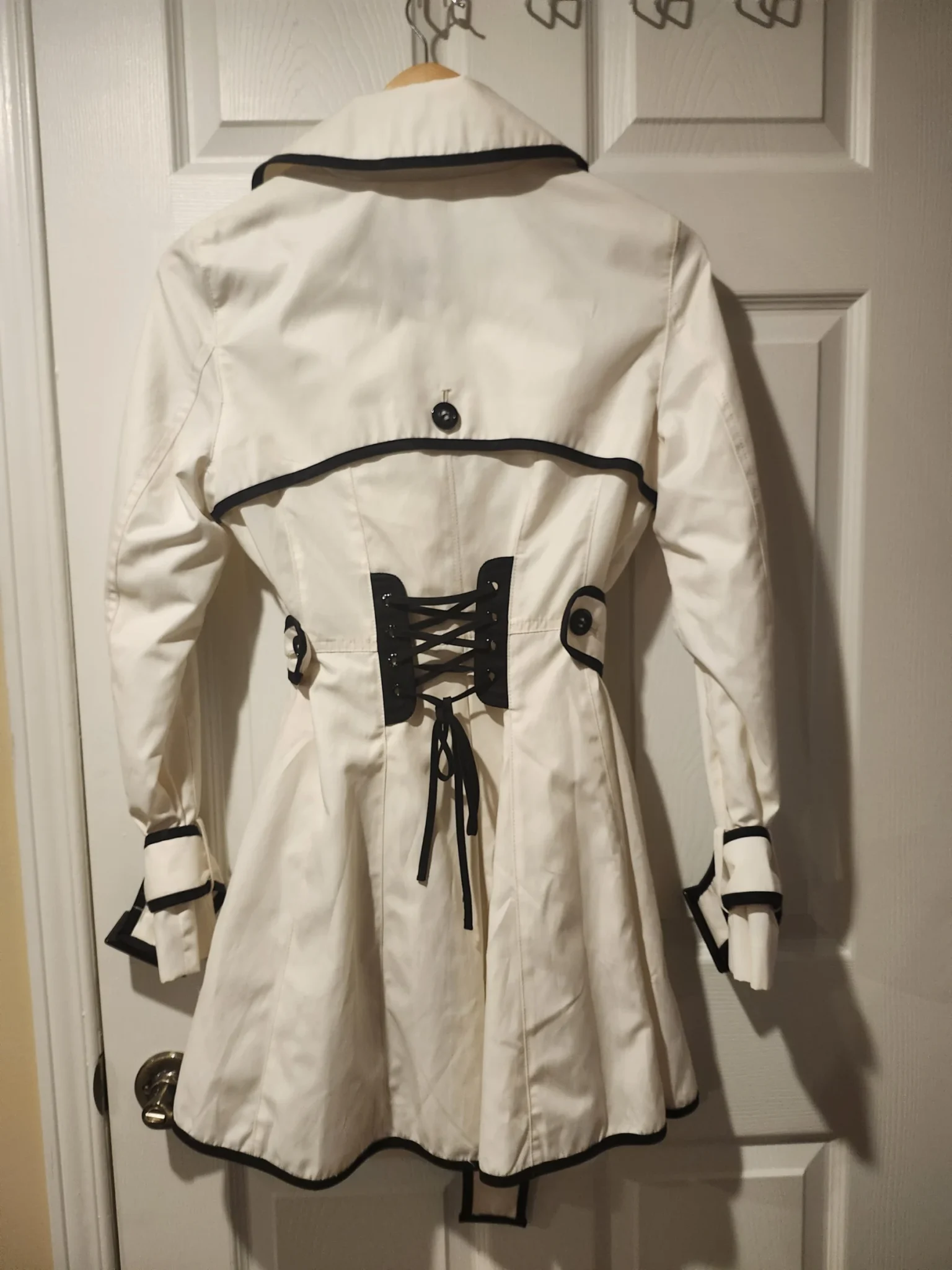 Image for Imperméable ivoire accent noir