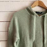 Featured thumbnail for Pull vert sauge à capuchon
