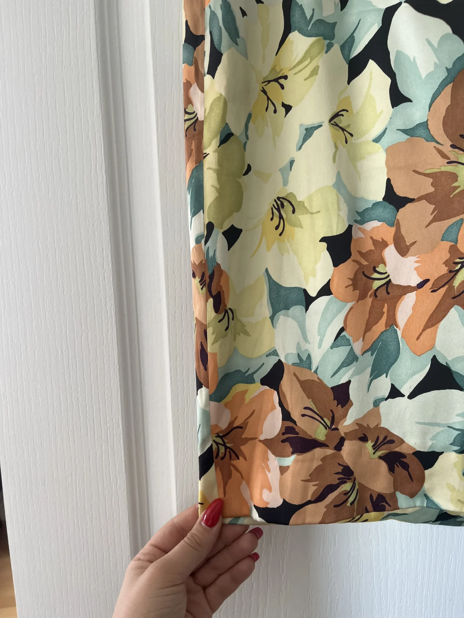 Image for Dolce Gabanna skirt size 40 floral pattern