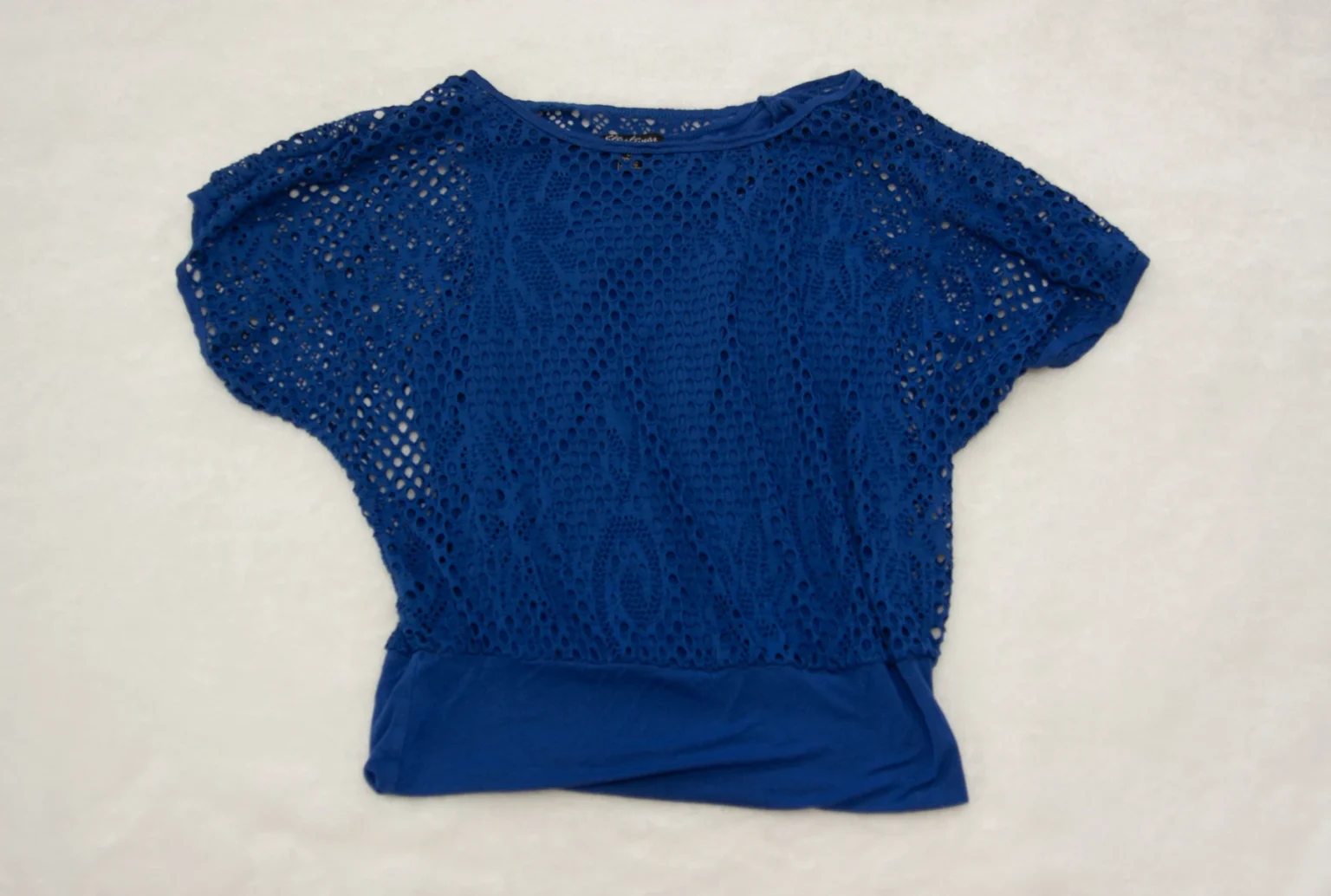 Featured image for Chandail en dentelle avec débardeur intégré