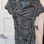 Featured thumbnail for Robe courte noire et blanche, zébré