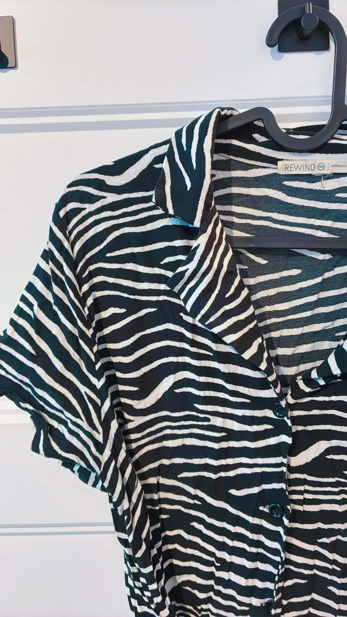 Image for Robe courte noire et blanche, zébré