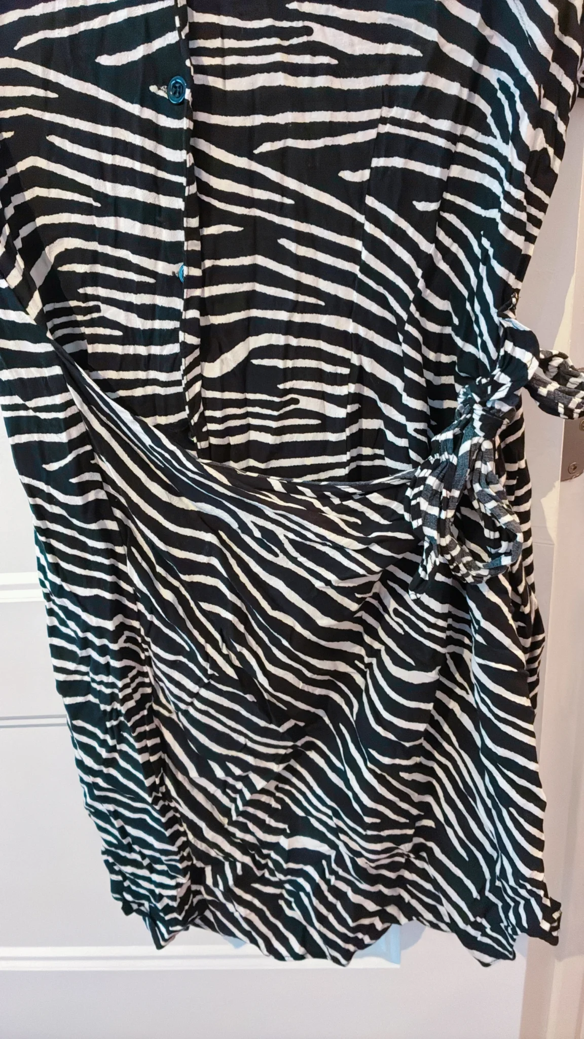 Image for Robe courte noire et blanche, zébré