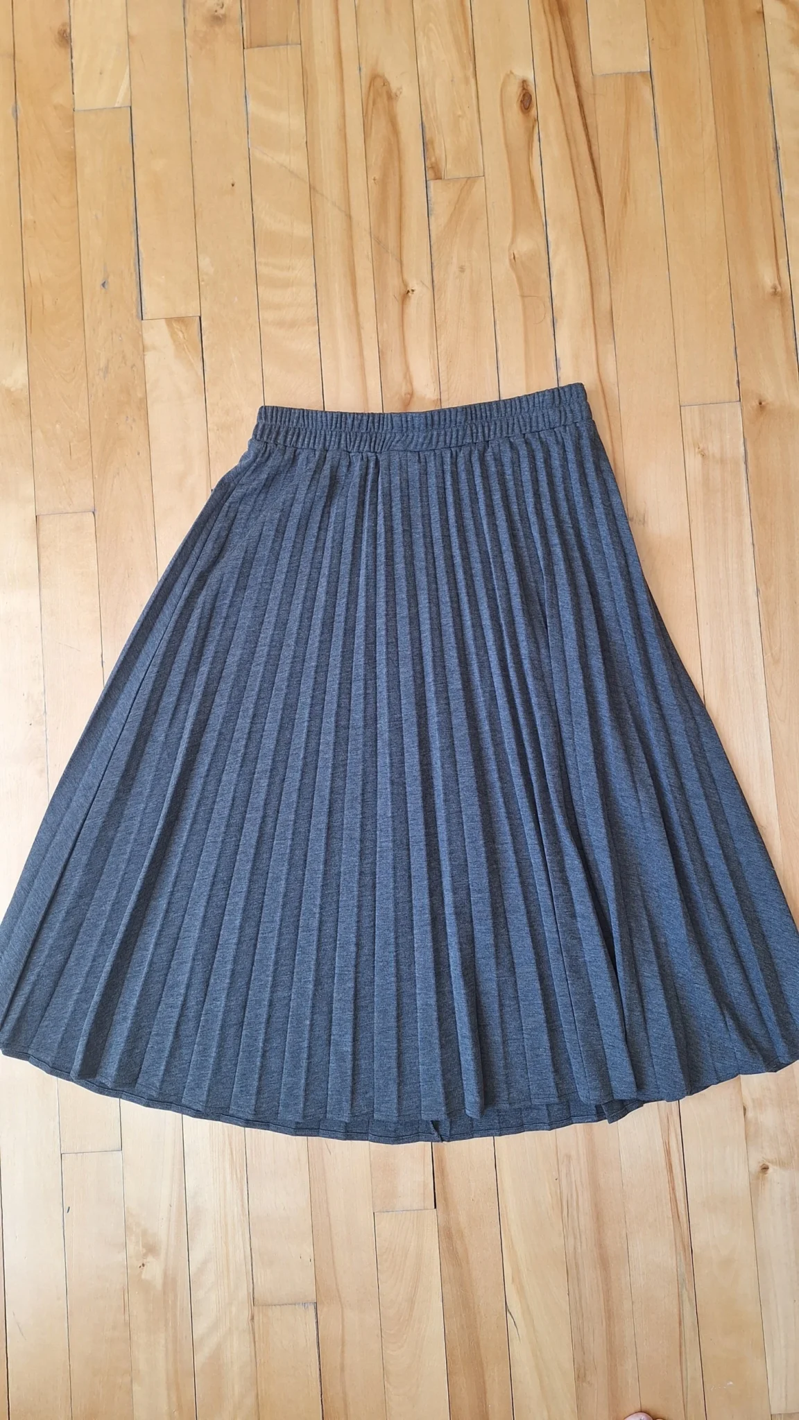 Featured image for Jupe midi à plis Womance taille élastique
