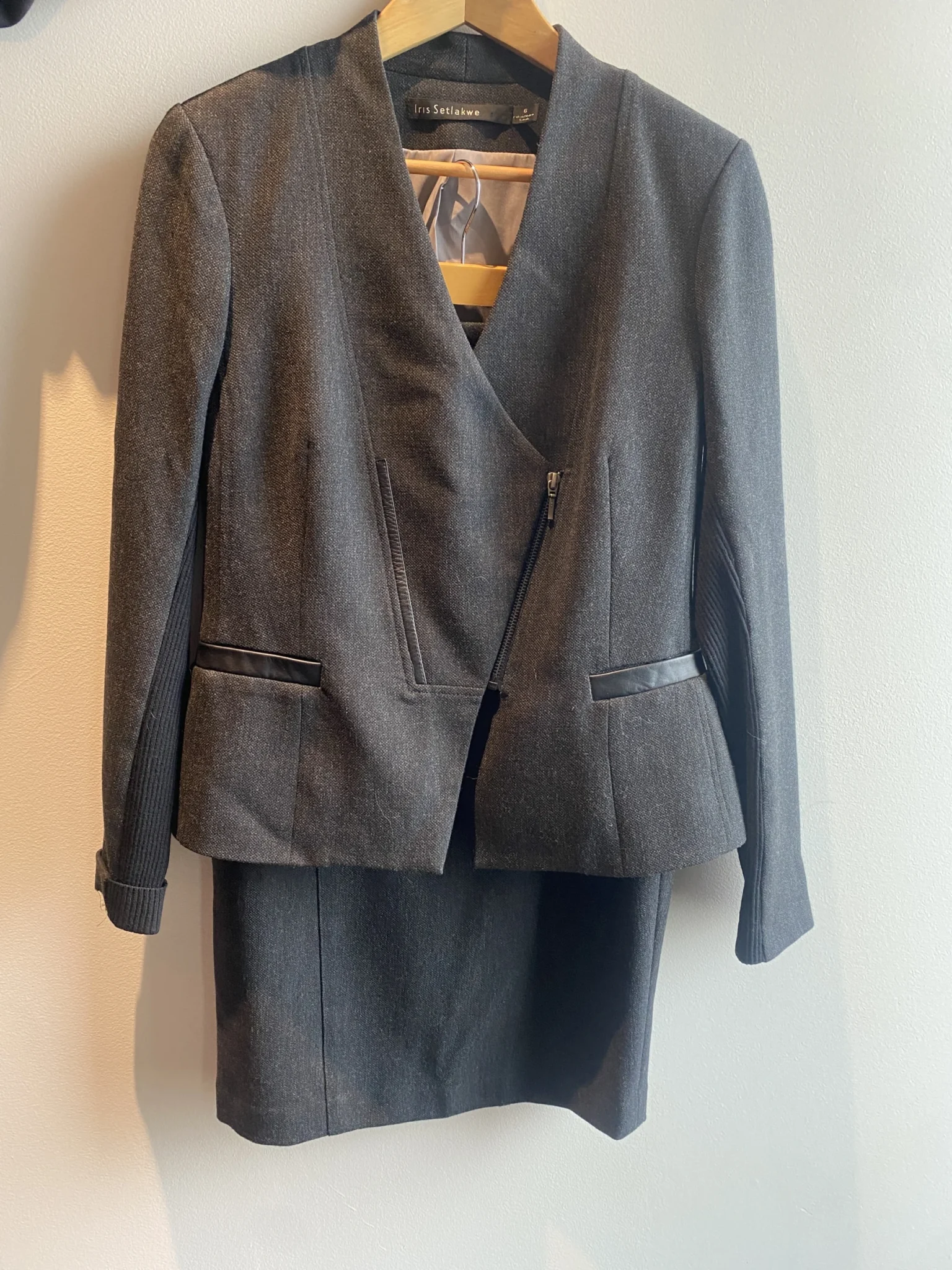 Featured image for Tailleur Iris Setlakwe gris charbon
