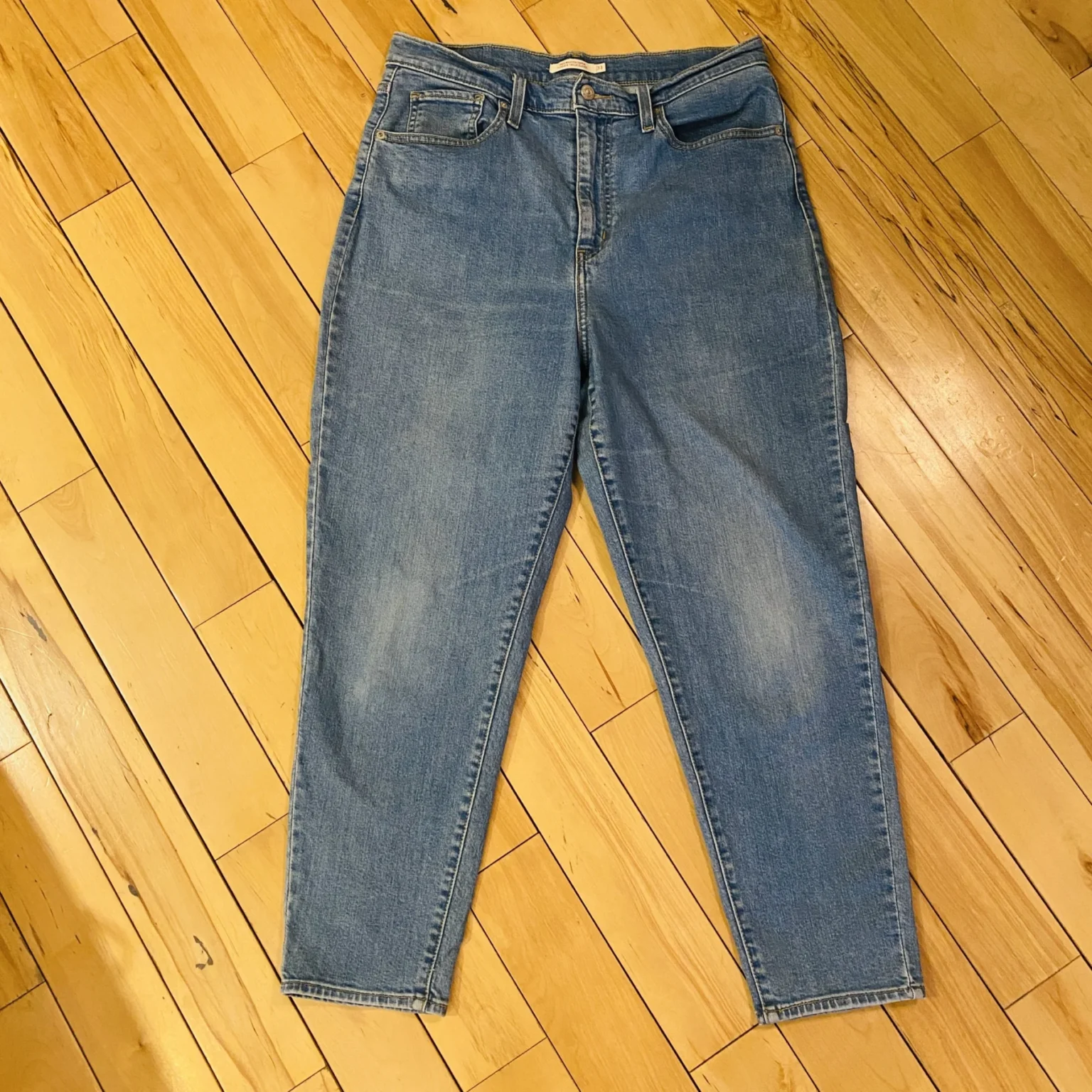 Featured image for Mom jean Levis - Taille 31