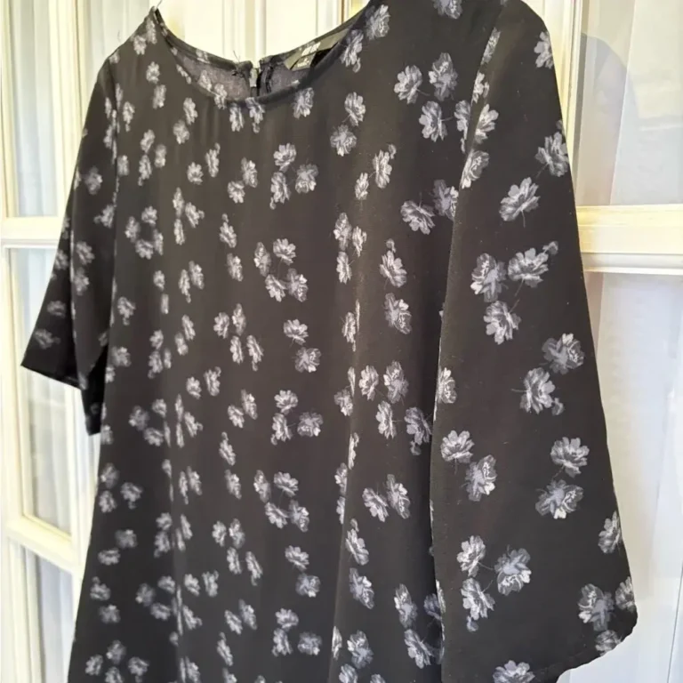 Image for Uniqlo black and blue floral dress