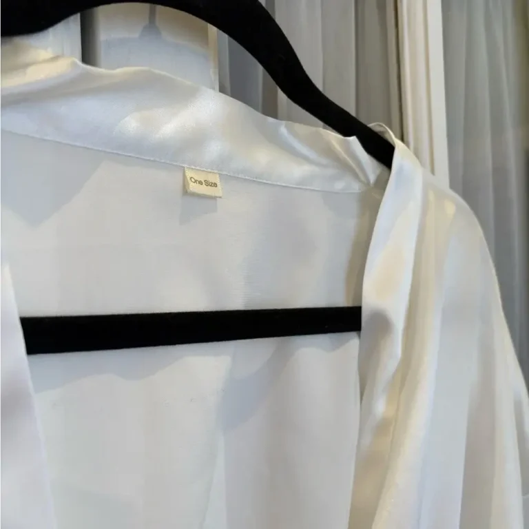 Image for Peignoir élégant avec dentelle blanche
