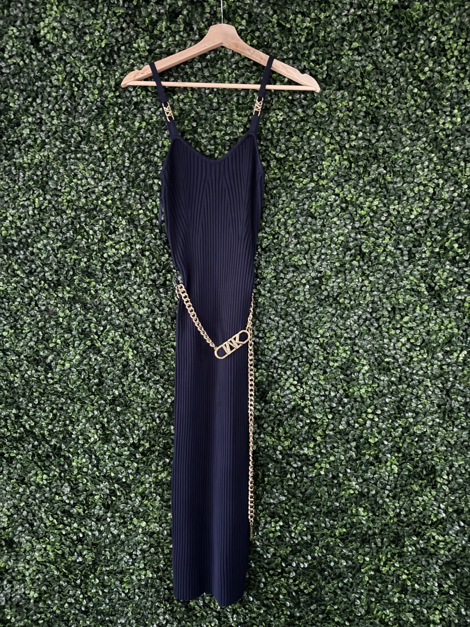 Featured image for Robe ajusté bleu marine