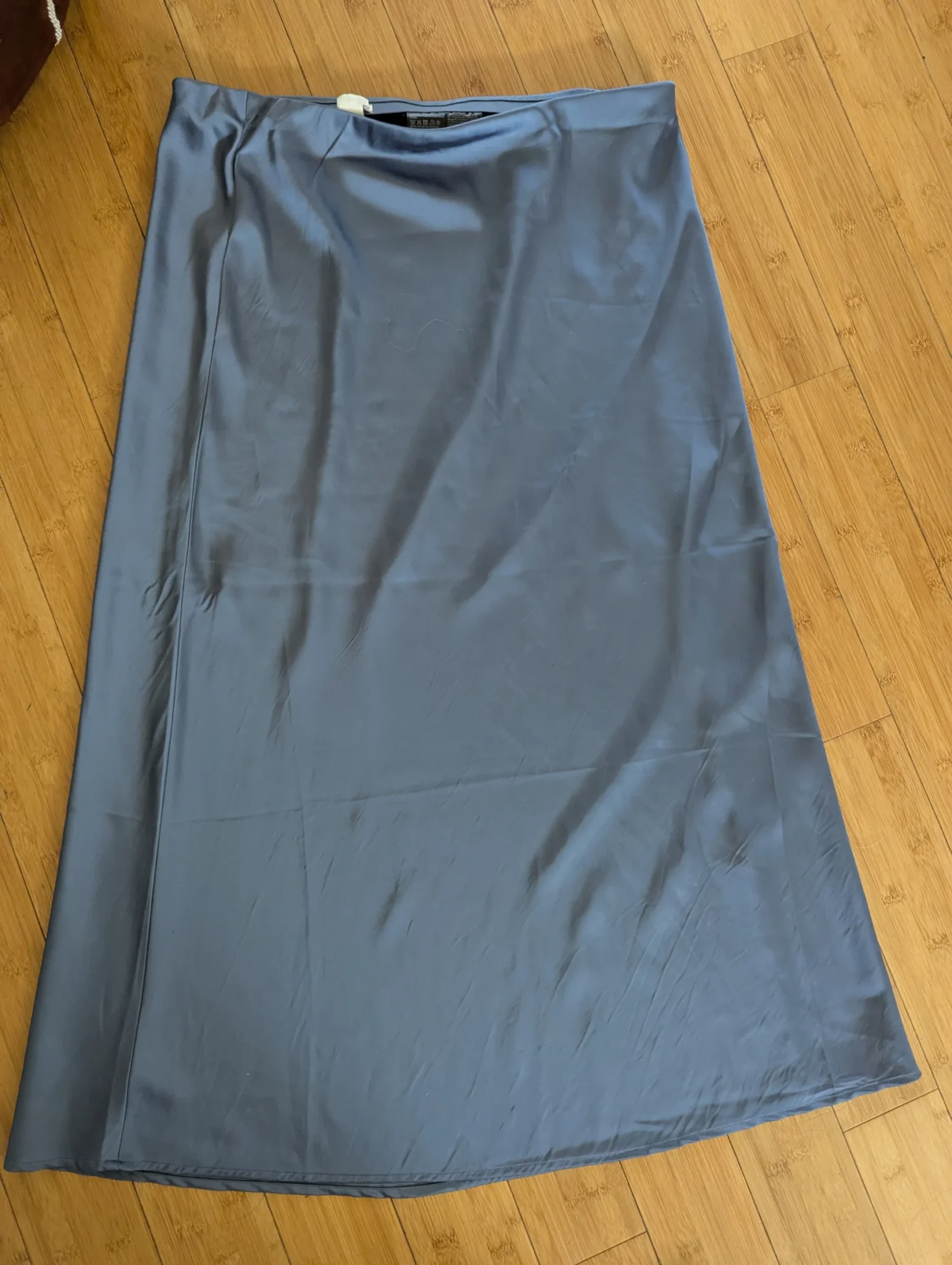 Featured image for Maxi jupe effet satin