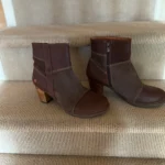 Featured thumbnail for Bottillons ART hauteur cheville très jolis. Talons de bois
