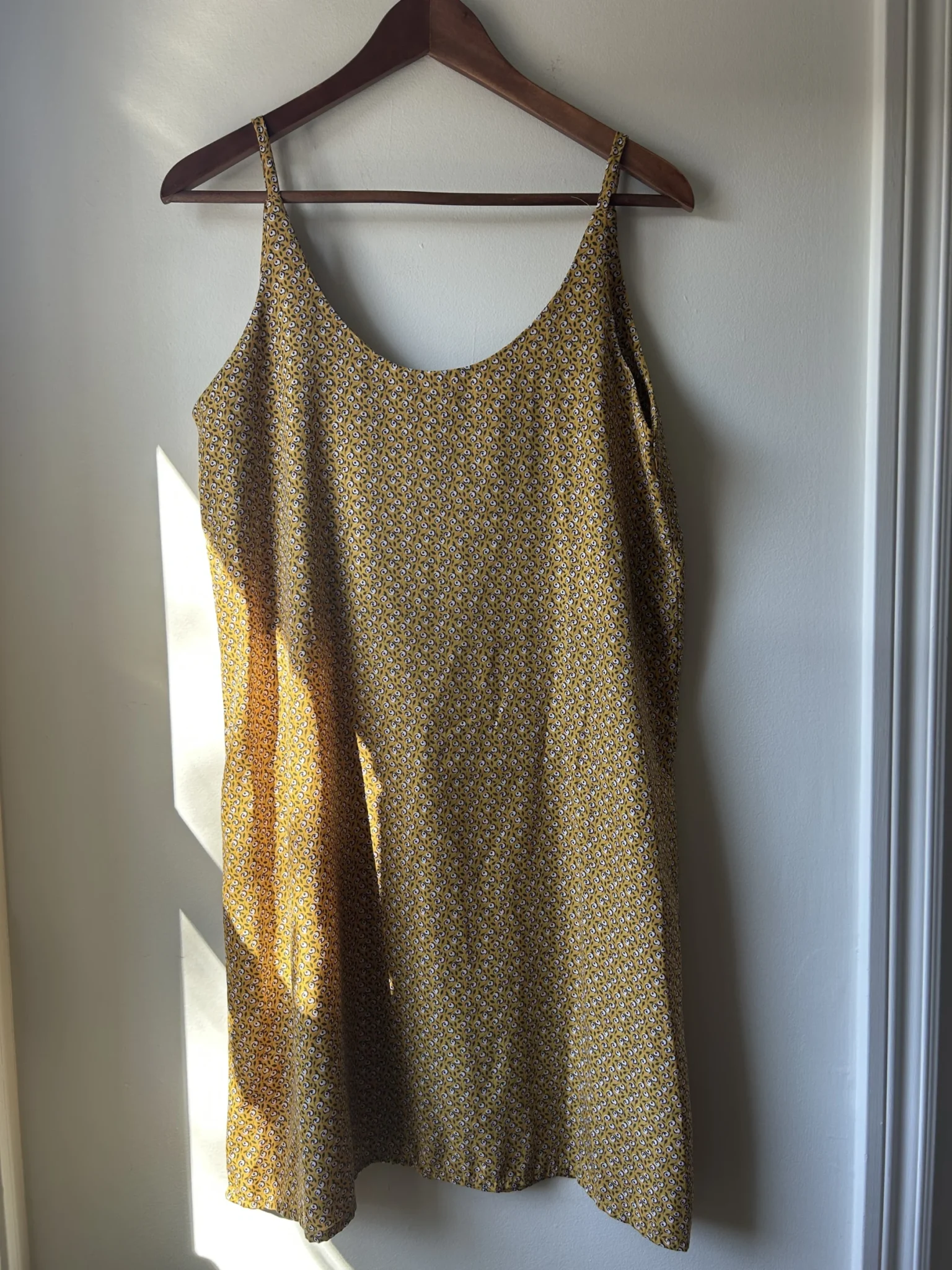 Featured image for Jolie robe d'été Louve