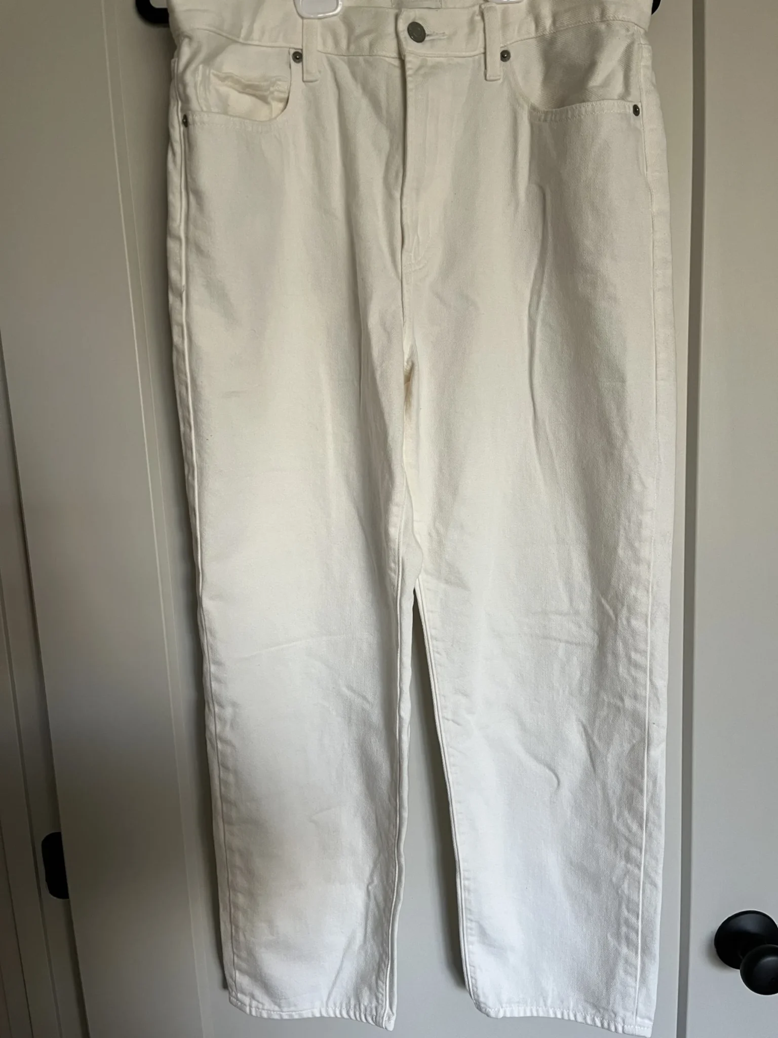 Featured image for pantalon blanc-beige uniqlo