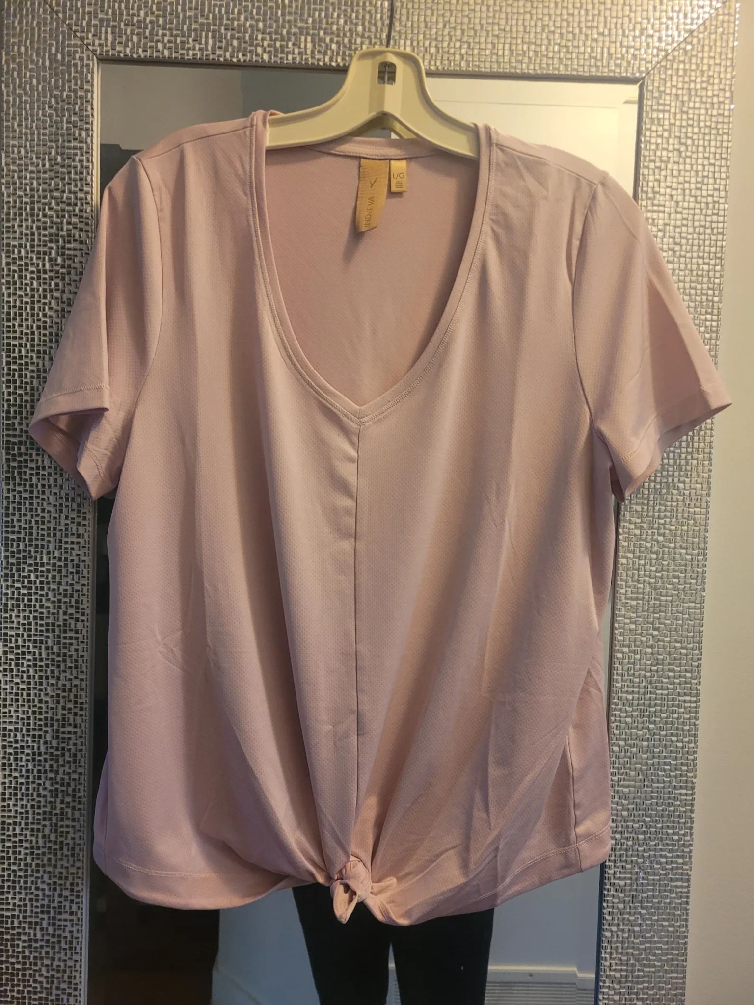Featured image for Haut Indyeva rose pâle large jamais porté